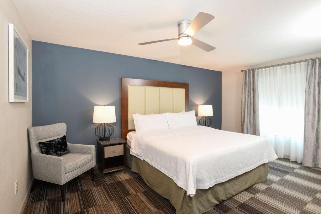 2 Bedrooms, 1 King or 2 Double Beds, Accessible