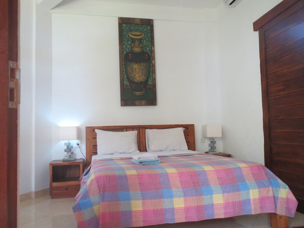 Amed Sari Beach Guesthouse 9/50