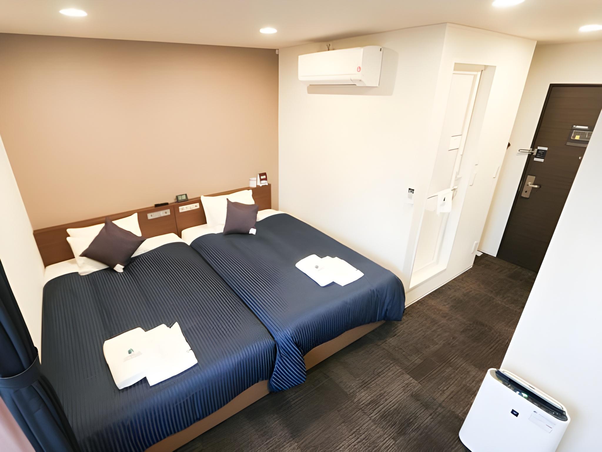 Semi Room, Twin Beds