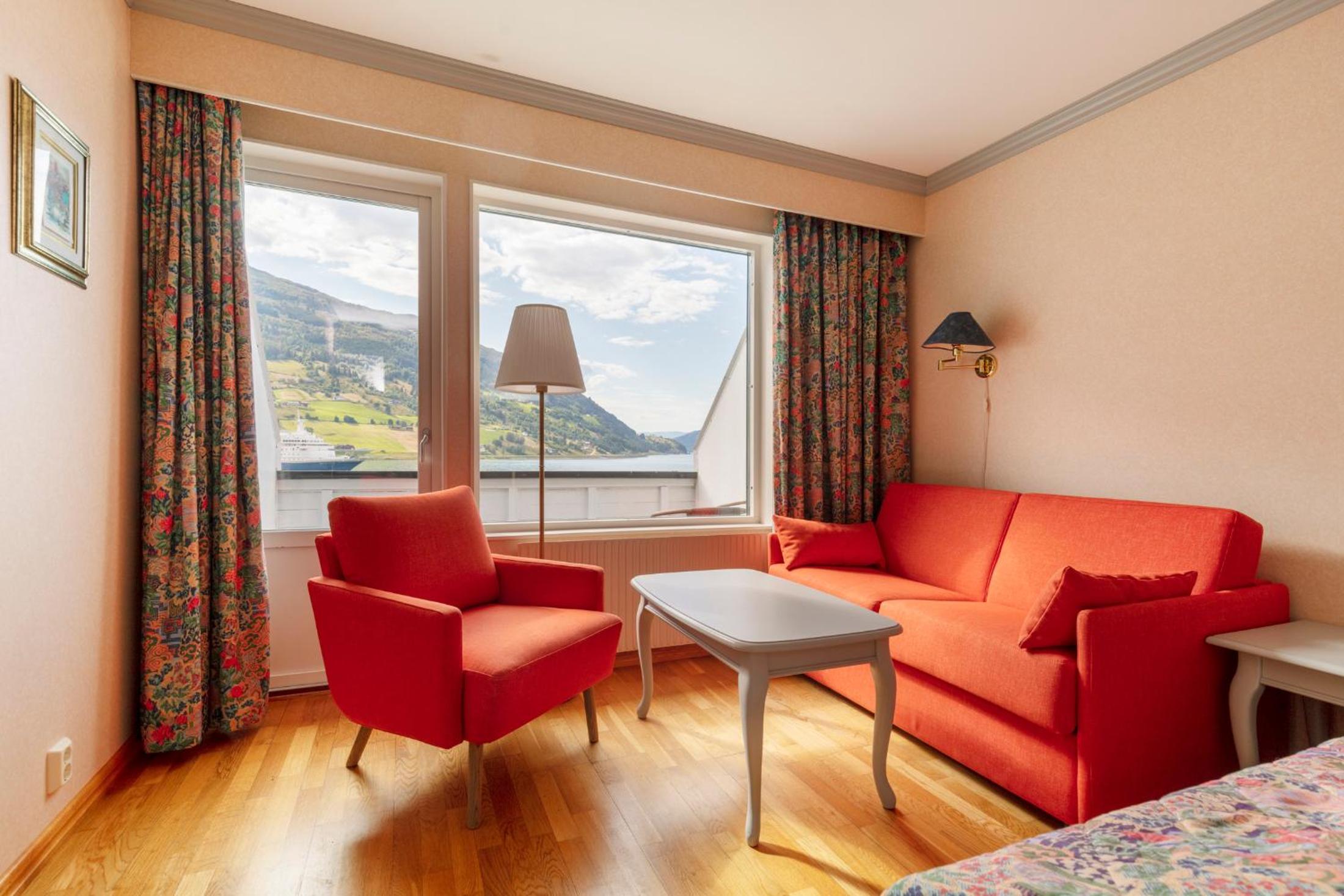 Olden Fjordhotel 33/50
