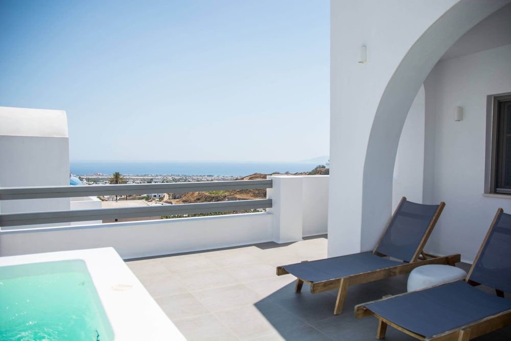 Amphitrite Suites Santorini 57/68