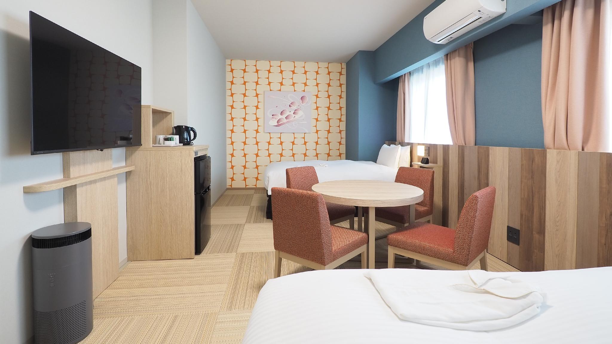 Room, Quadruple, Night View