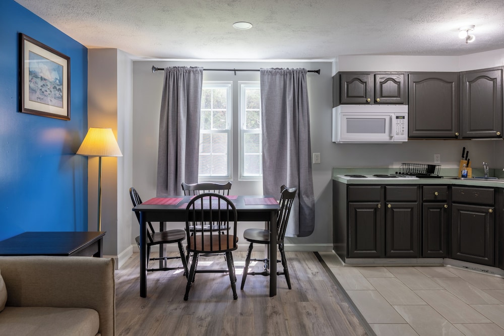 Blue Spruce Motel & Townhouses 25/43