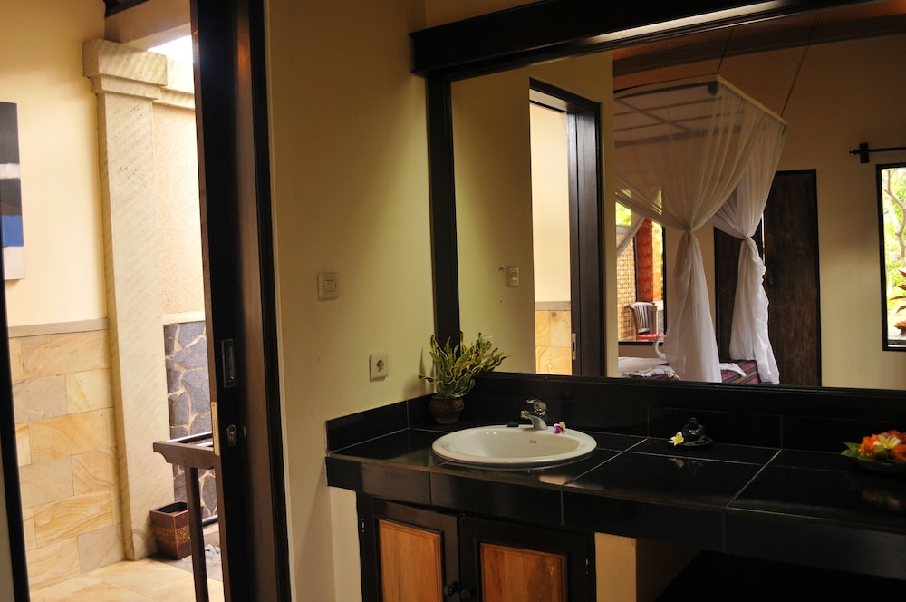 Tirta Sari Bungalows 45/66