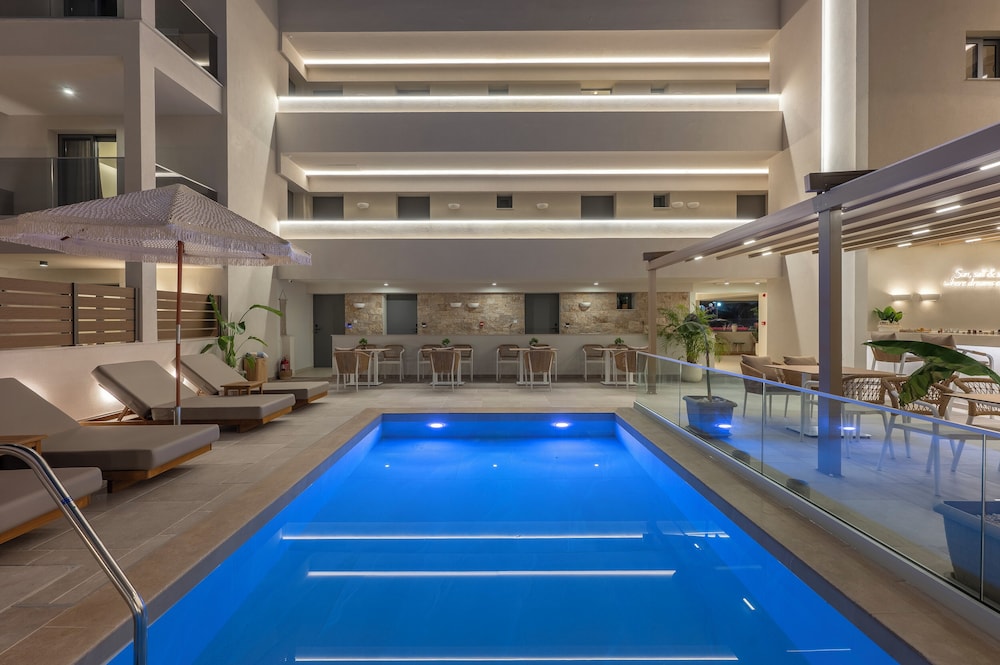 Sandy Seaside Suites 41/66