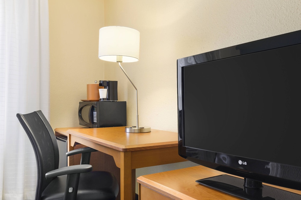 Fairfield Inn & Suites Saginaw 36/45