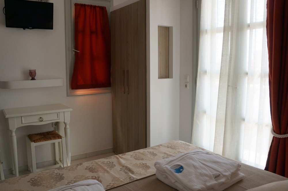 Sun and Moon Villas and Suites 25/72