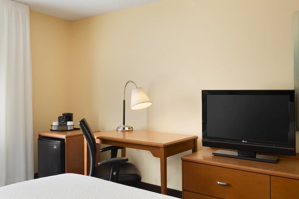 Fairfield Inn & Suites Dallas Plano 32/34