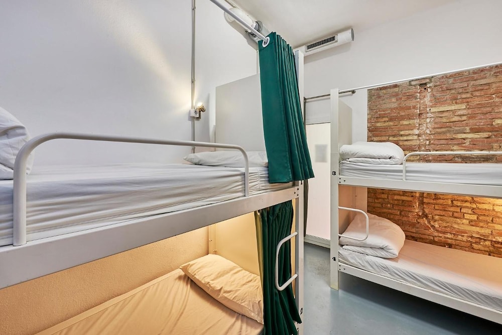 Hola Hostal Collblanc 4/22