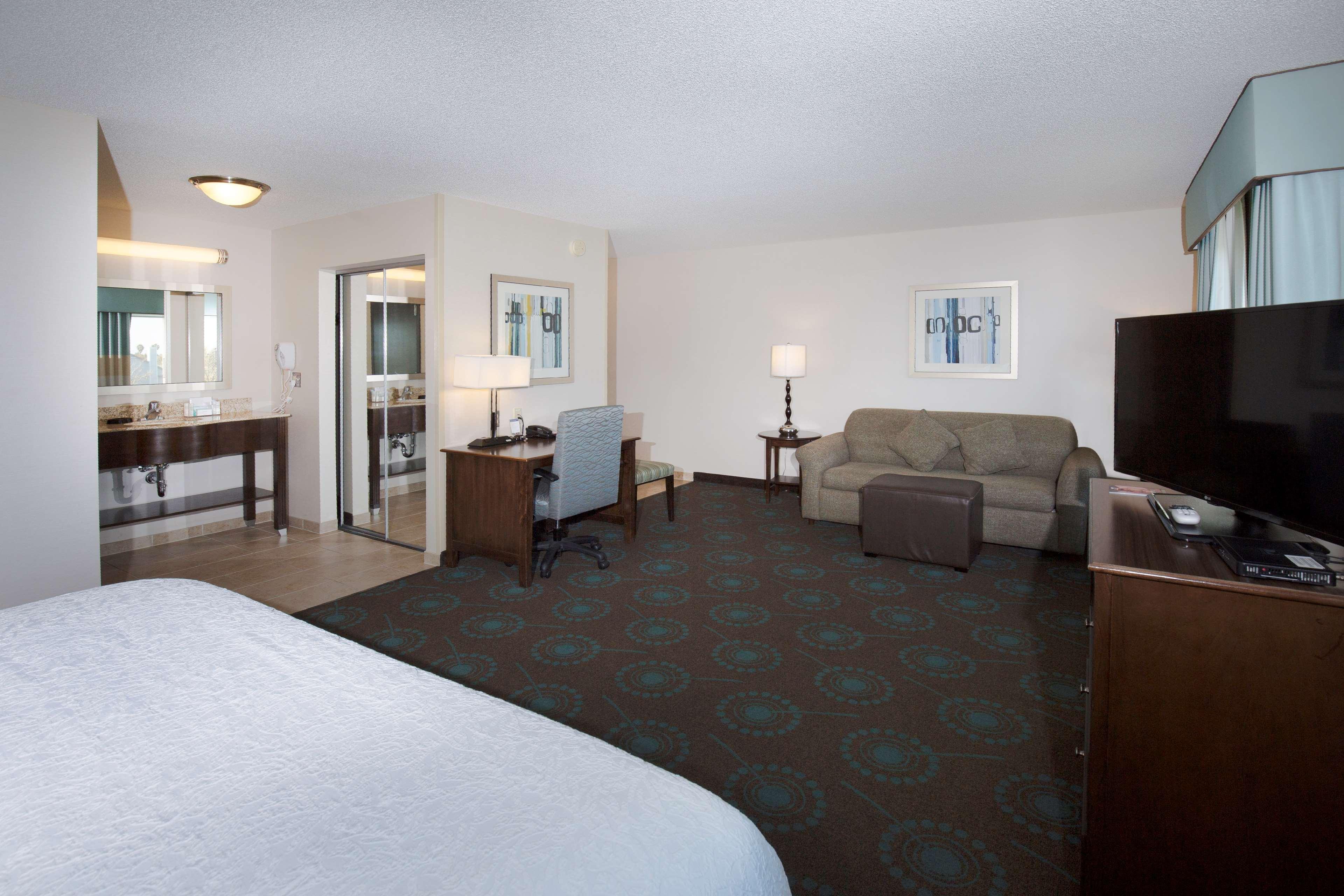 Studio, Suite, King Bed, Water View، Hampton Inn and Suites Suisun City Waterfront 3/4