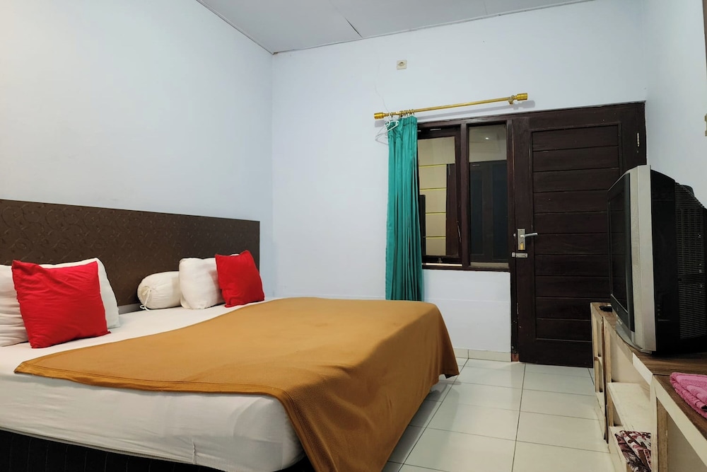 SPOT ON 2171 Griya Sakura Syariah 12/50