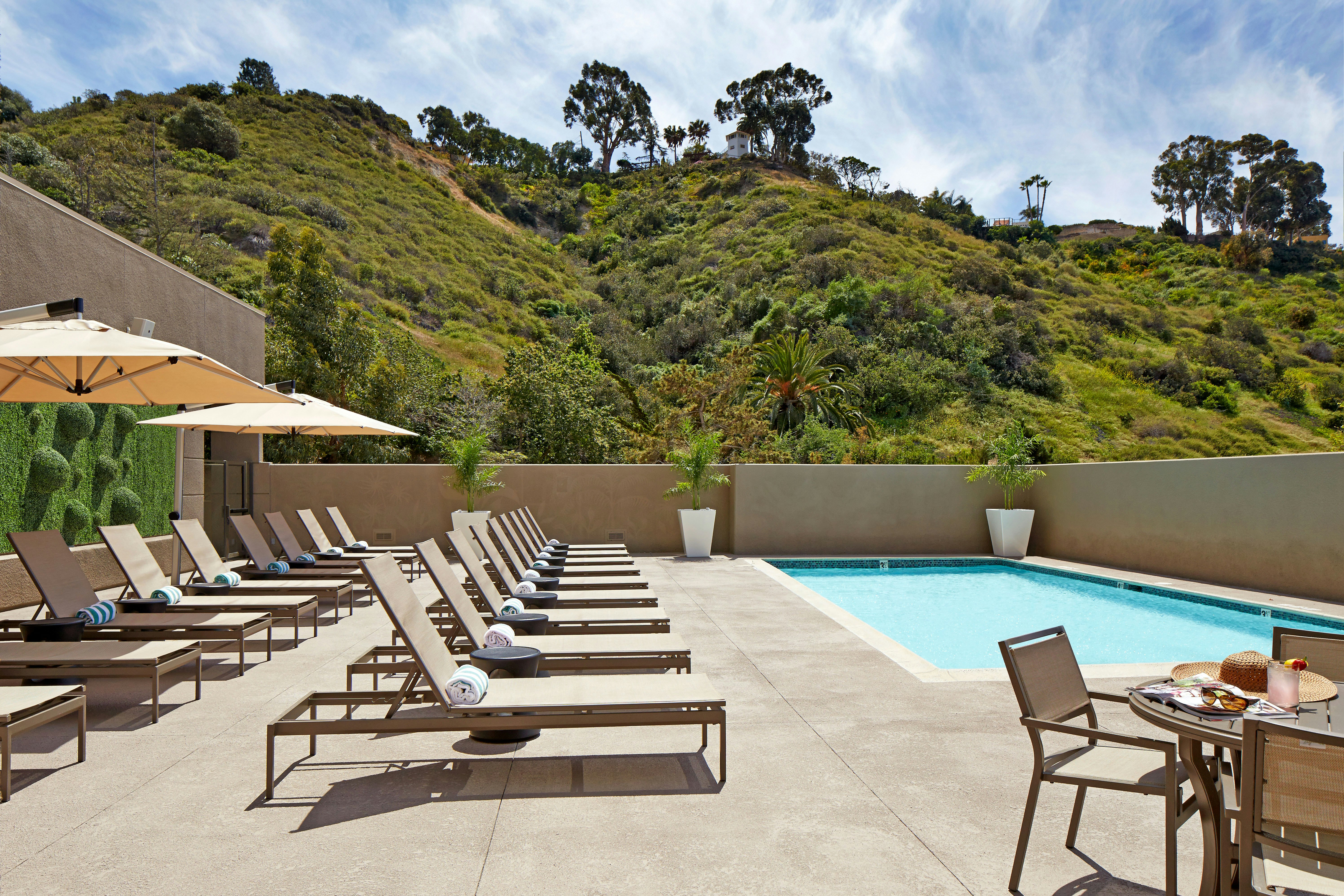 Hilton San Diego Mission Valley 85/89