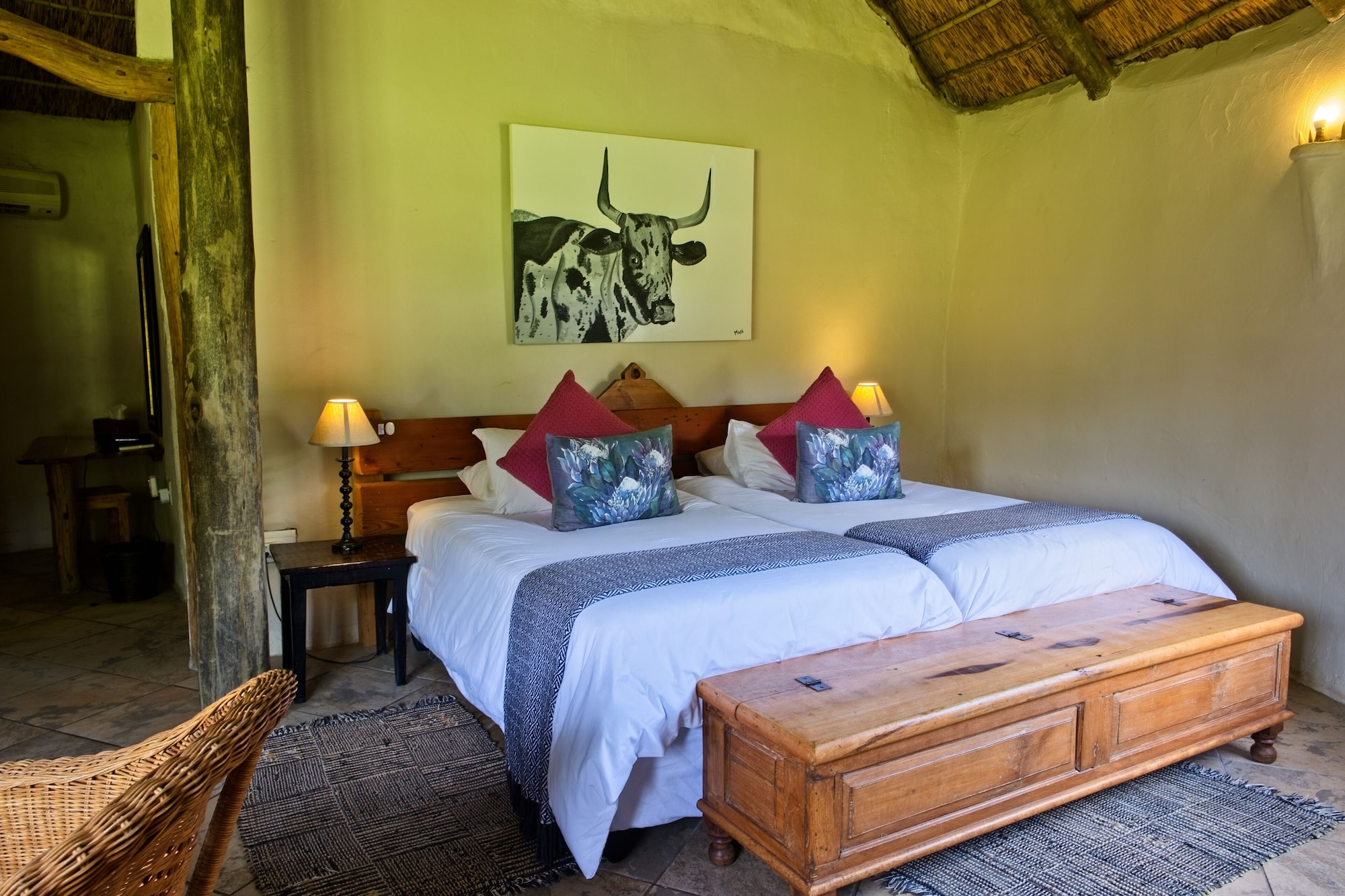 ORCHARD HUT, TWIN BEDS