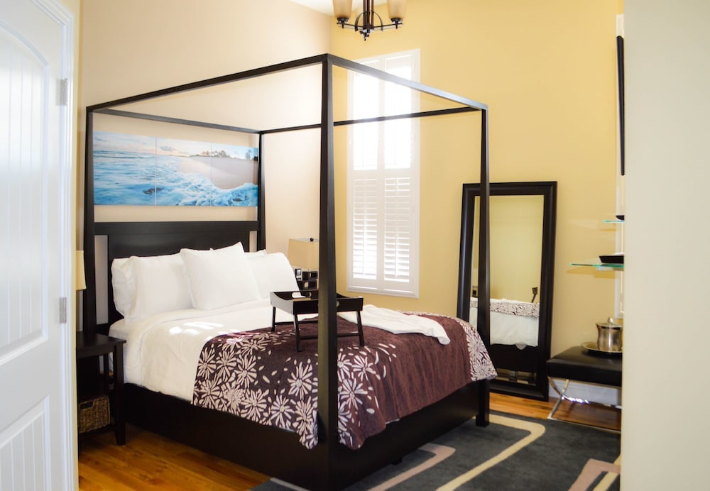 STANDARD, QUEEN BED
