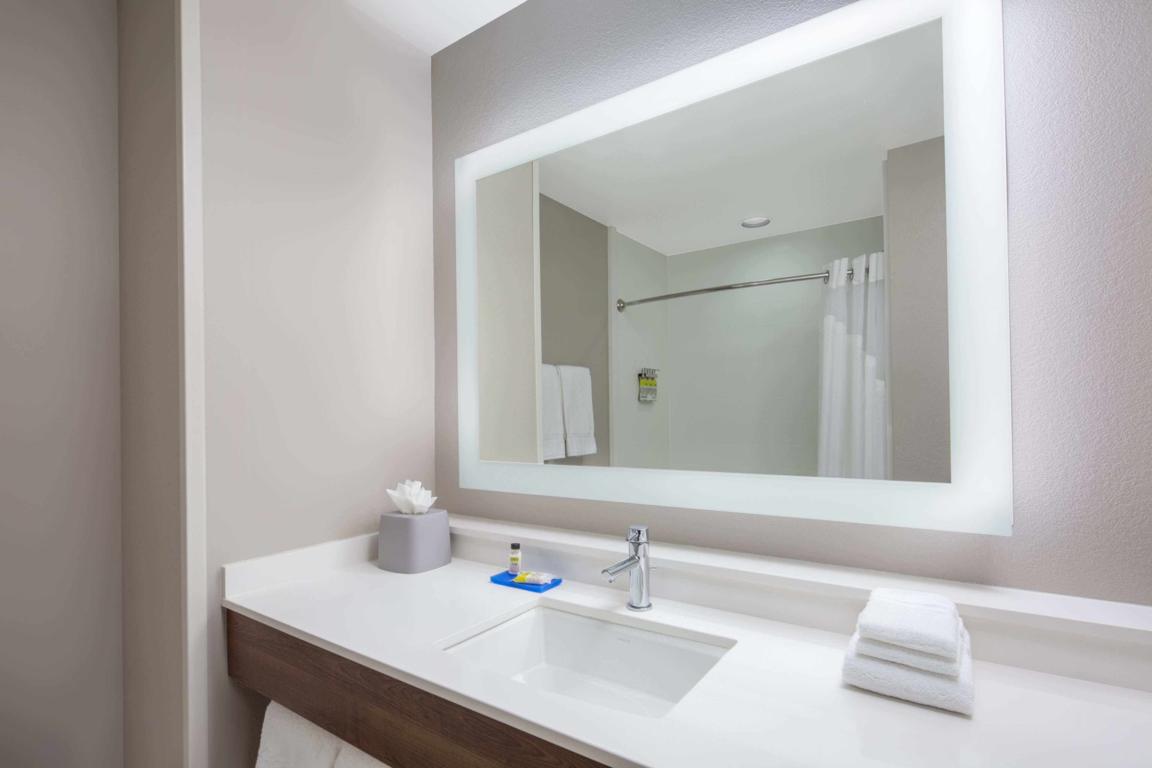 Holiday Inn Express Hotel & Suites Surprise 55/57