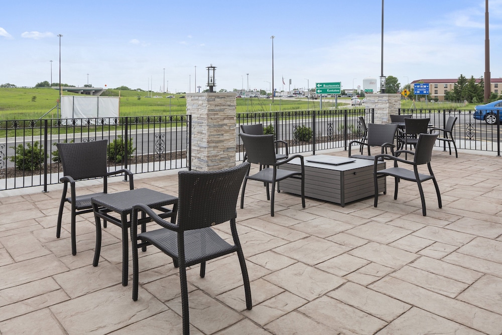 Holiday Inn Express Suites Bourbonnais East Bradley 51/67