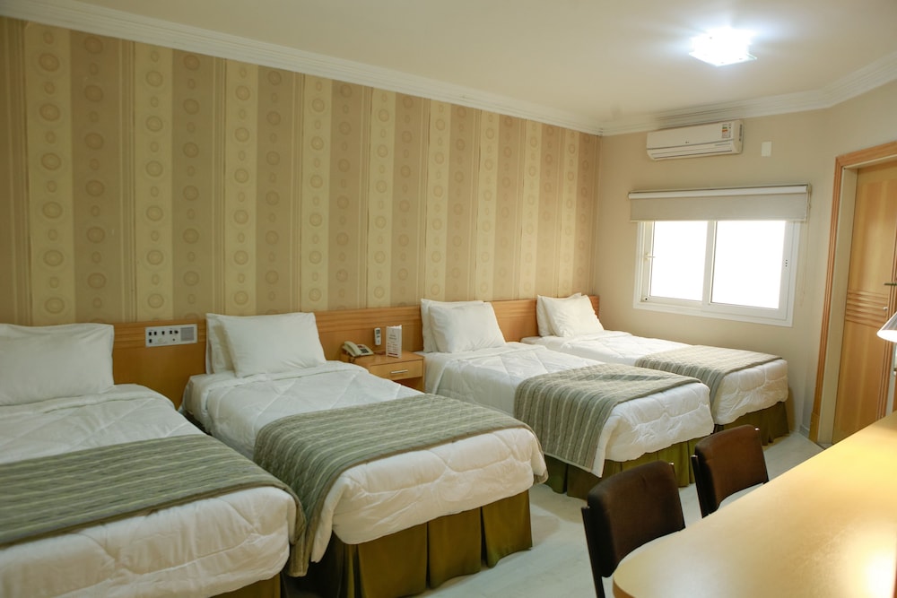 GoldMen Hotel 9/49
