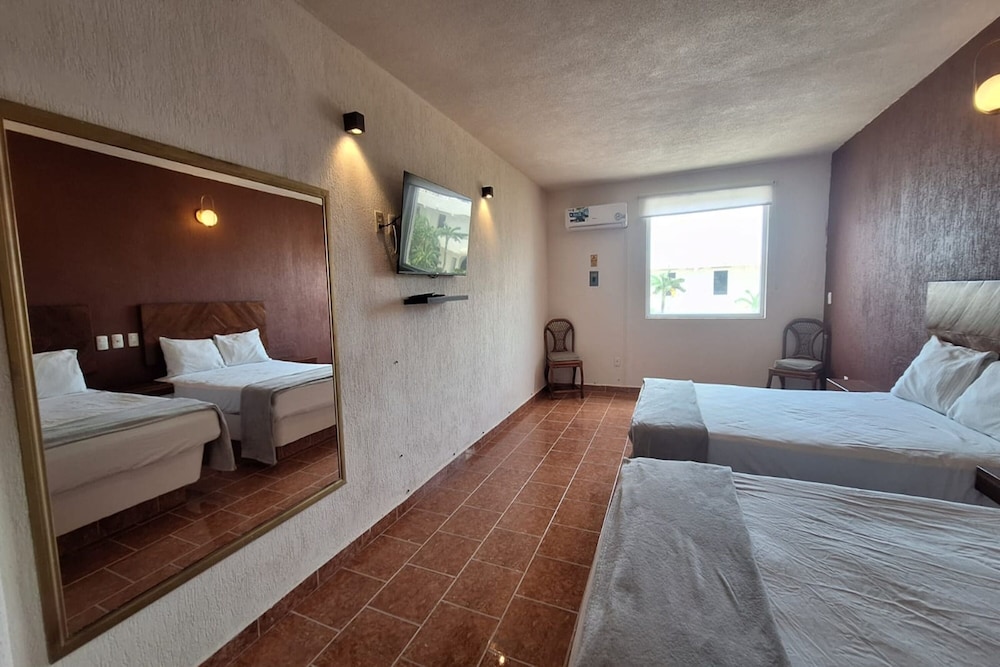 OYO Hotel Rolovi Cancun 17/60