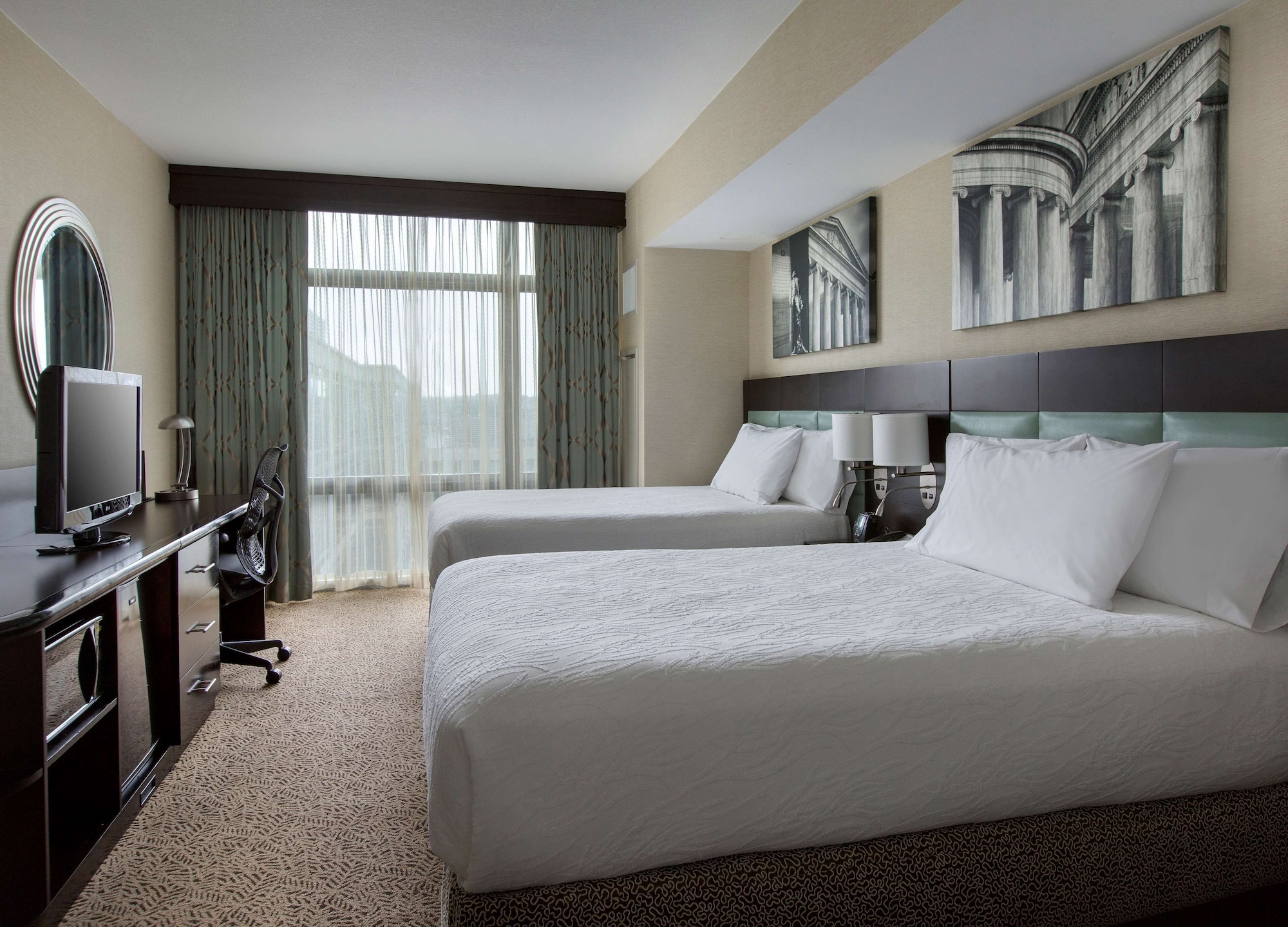 EVOLUTION, 2 QUEEN BEDS