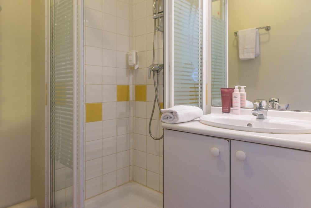 شقة بسرير مزدوج بغرفة نوم واحدة مع أريكة، Comfort Aparthotel Nantes La Beaujoire 4/5