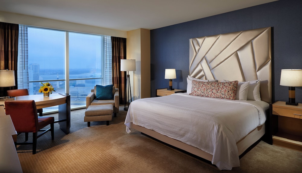 BAY, KING BED, NORTH TOWER