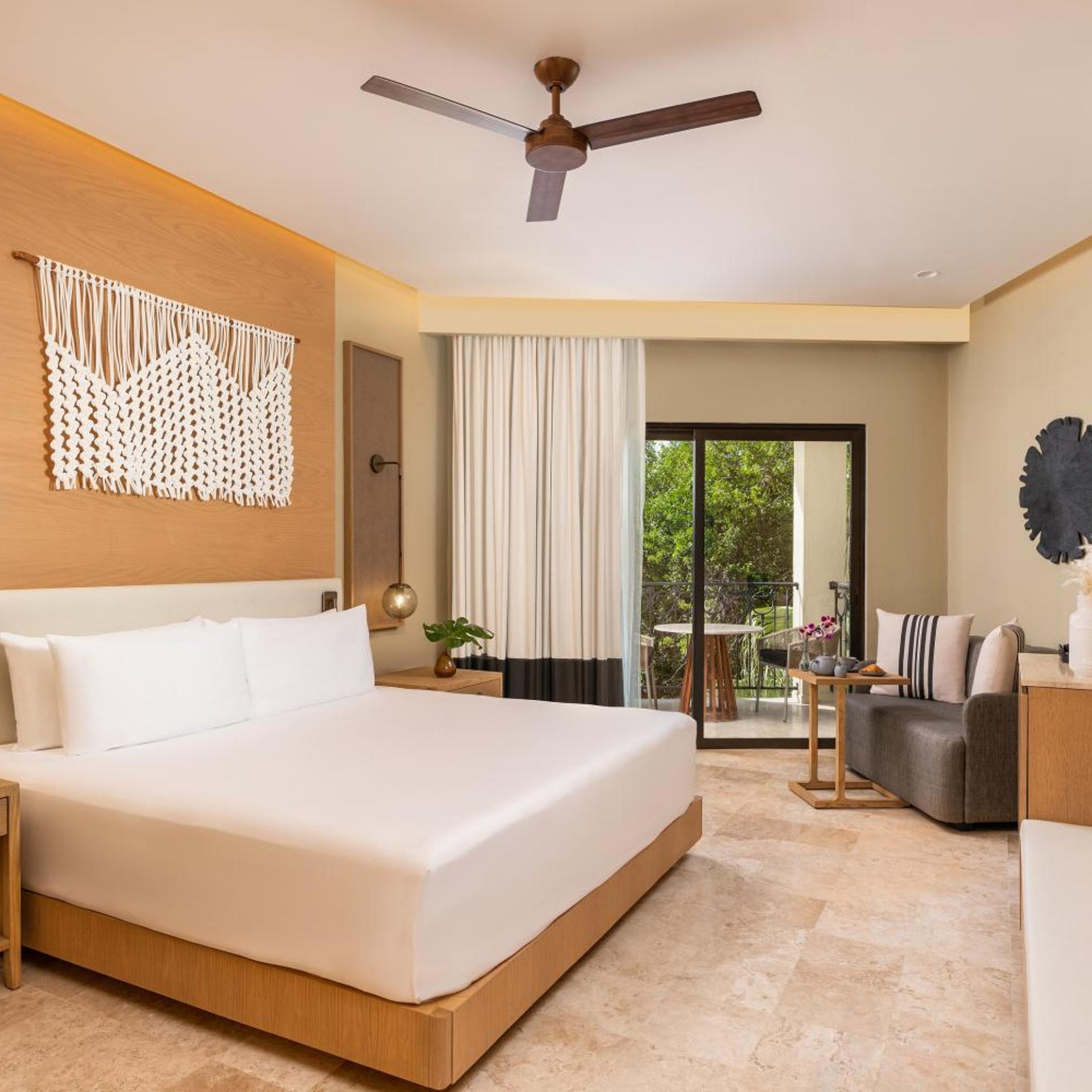 Suite, King Bed, Tropical View
