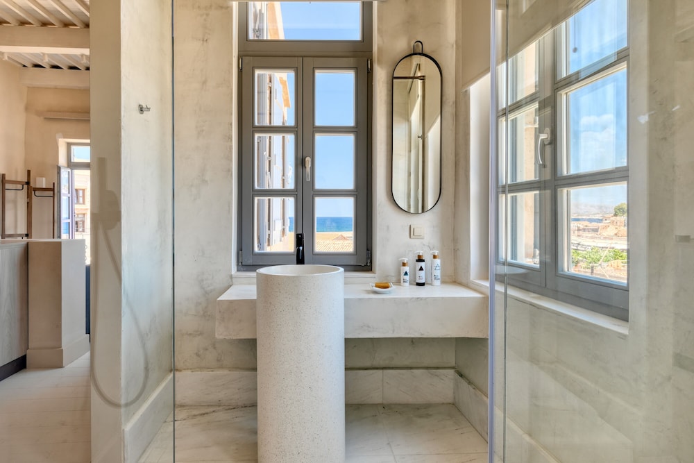 1 BEDROOM, SUITE, OLD HARBOUR VIEW