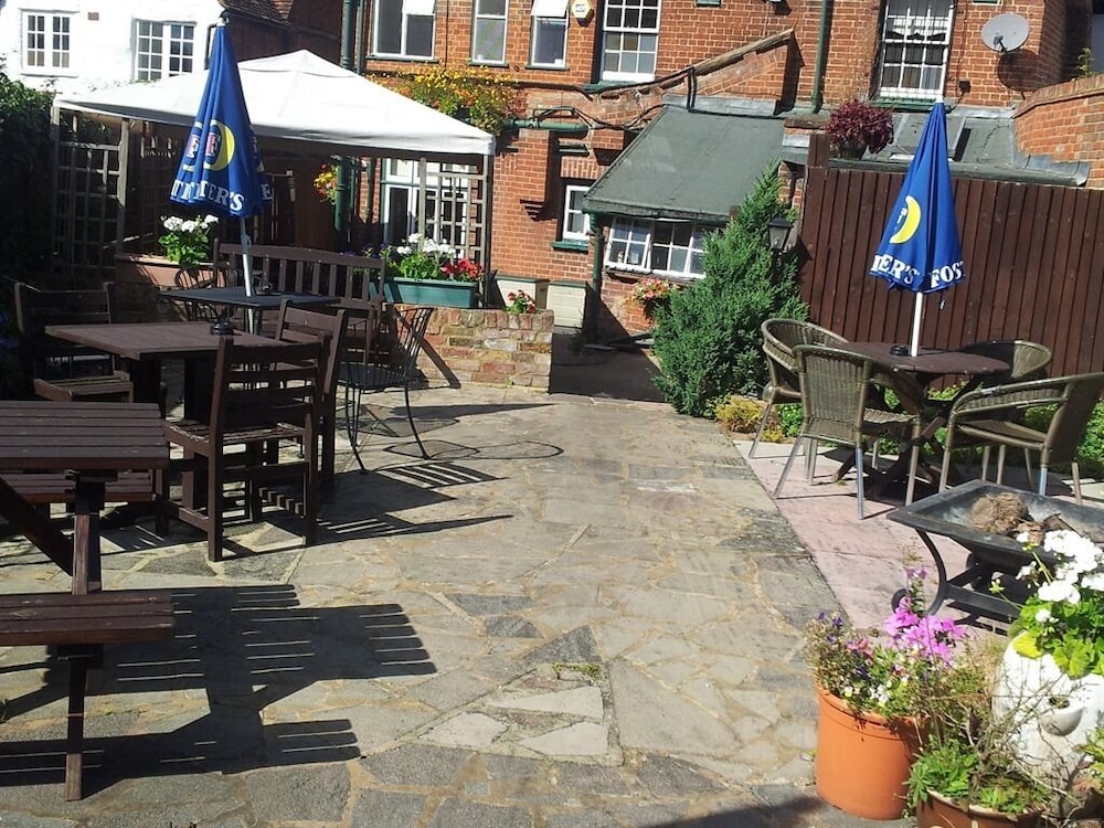 Falcon Inn 23/24