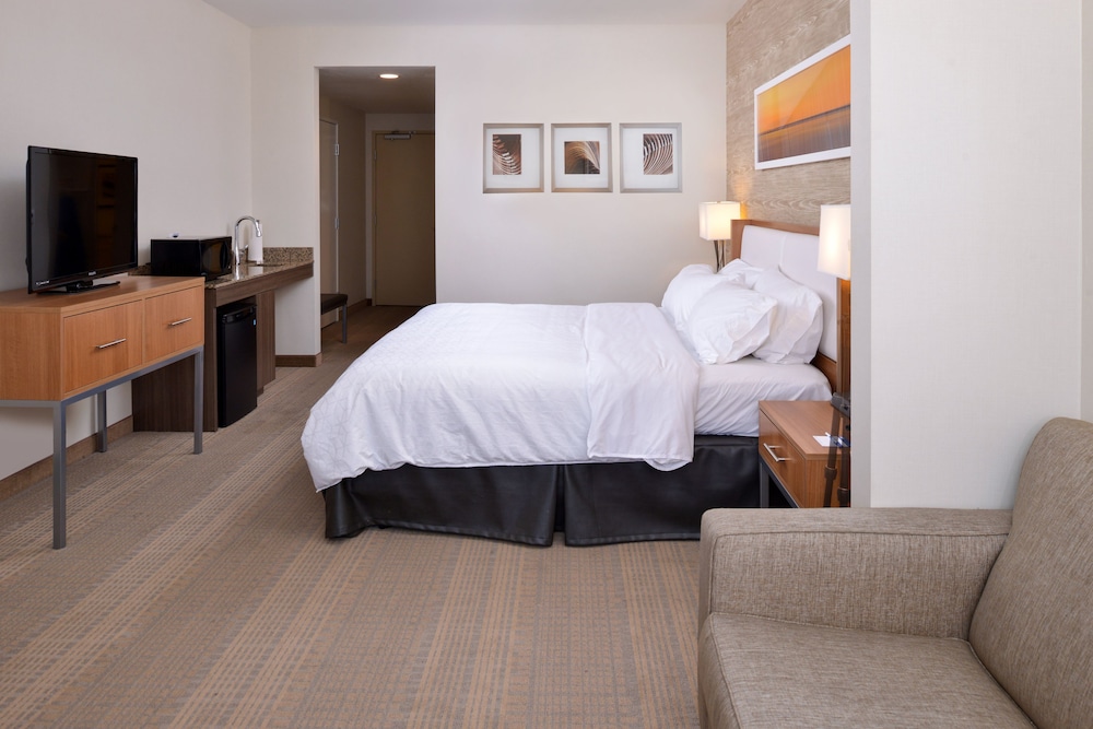 Holiday Inn Express Suites Pocatello 29/97