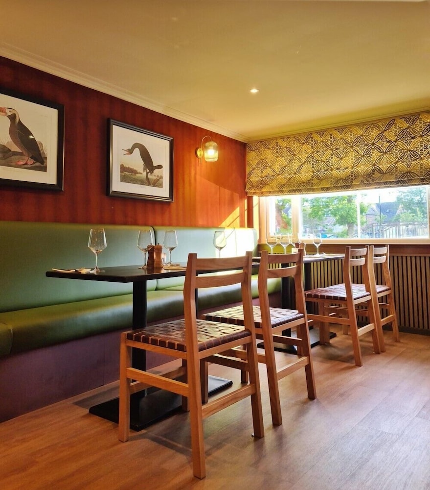 The Alyth Hotel 38/50