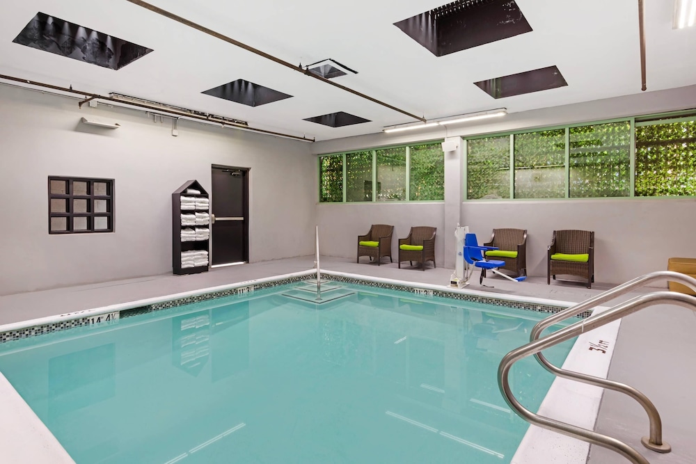 BLVD Hotel and Studios Universal-Hollywood, an Ascend Collection Hotel 49/75
