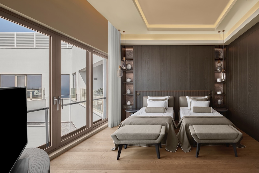 Panorama, Suite, Double and Twin Beds