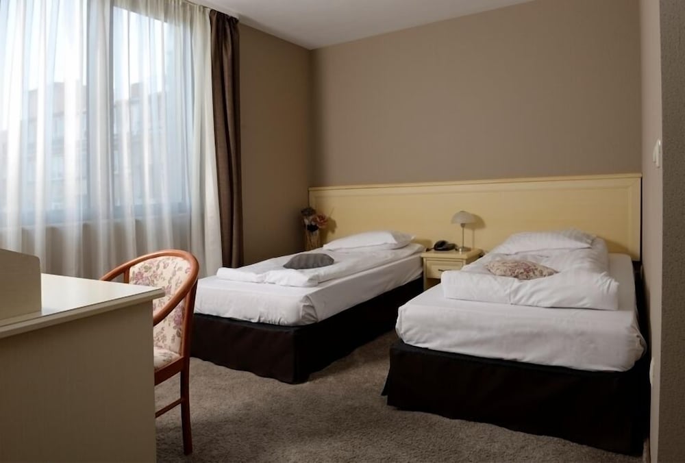 St. George Hotel 17/50
