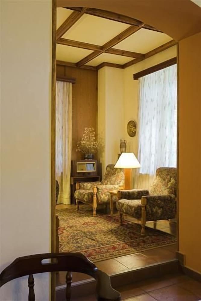 New Helvetia Hotel 53/53