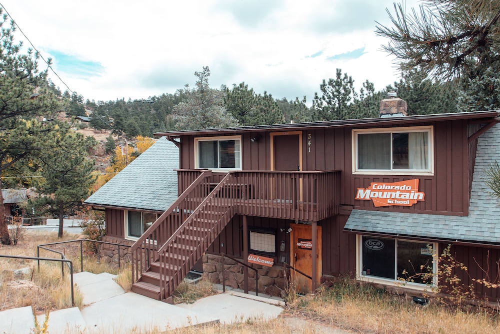 Estes Park Adventure Hostel 1/26