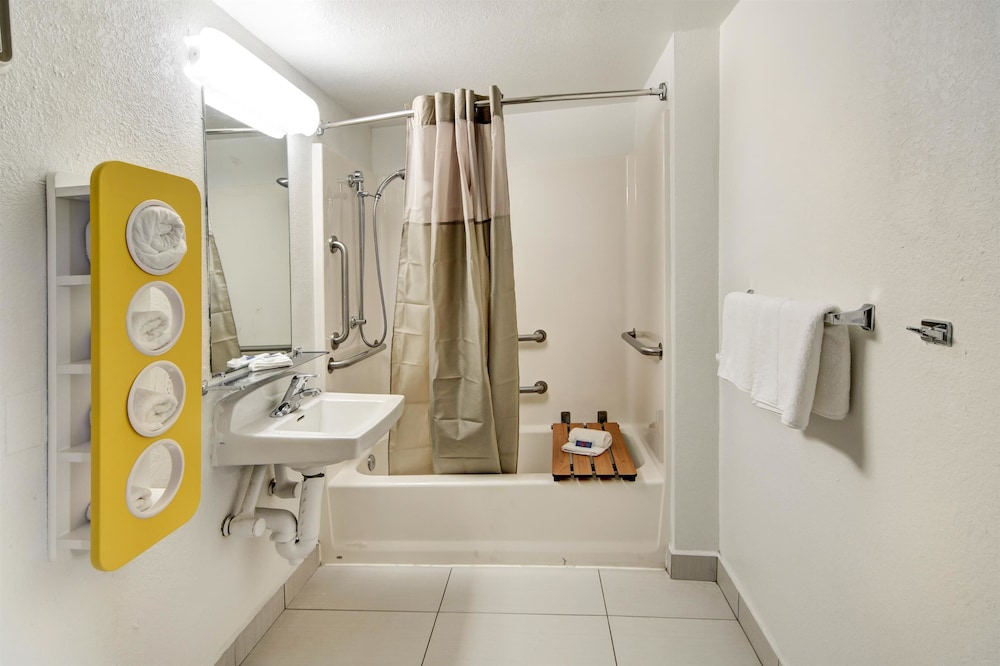 Motel6 Dallas, TX - Forest Lane 24/41