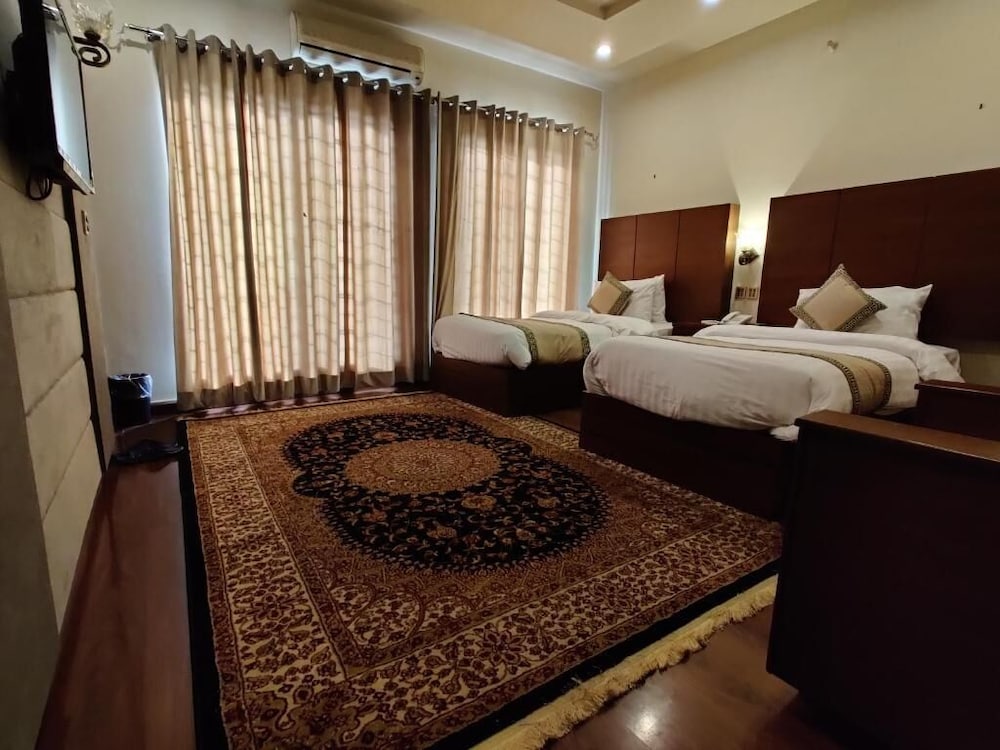 Shelton’s Rezidor Lahore 18/51