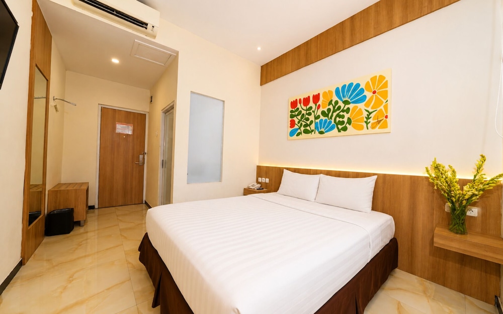Front One Hotel Airport Solo 18/50