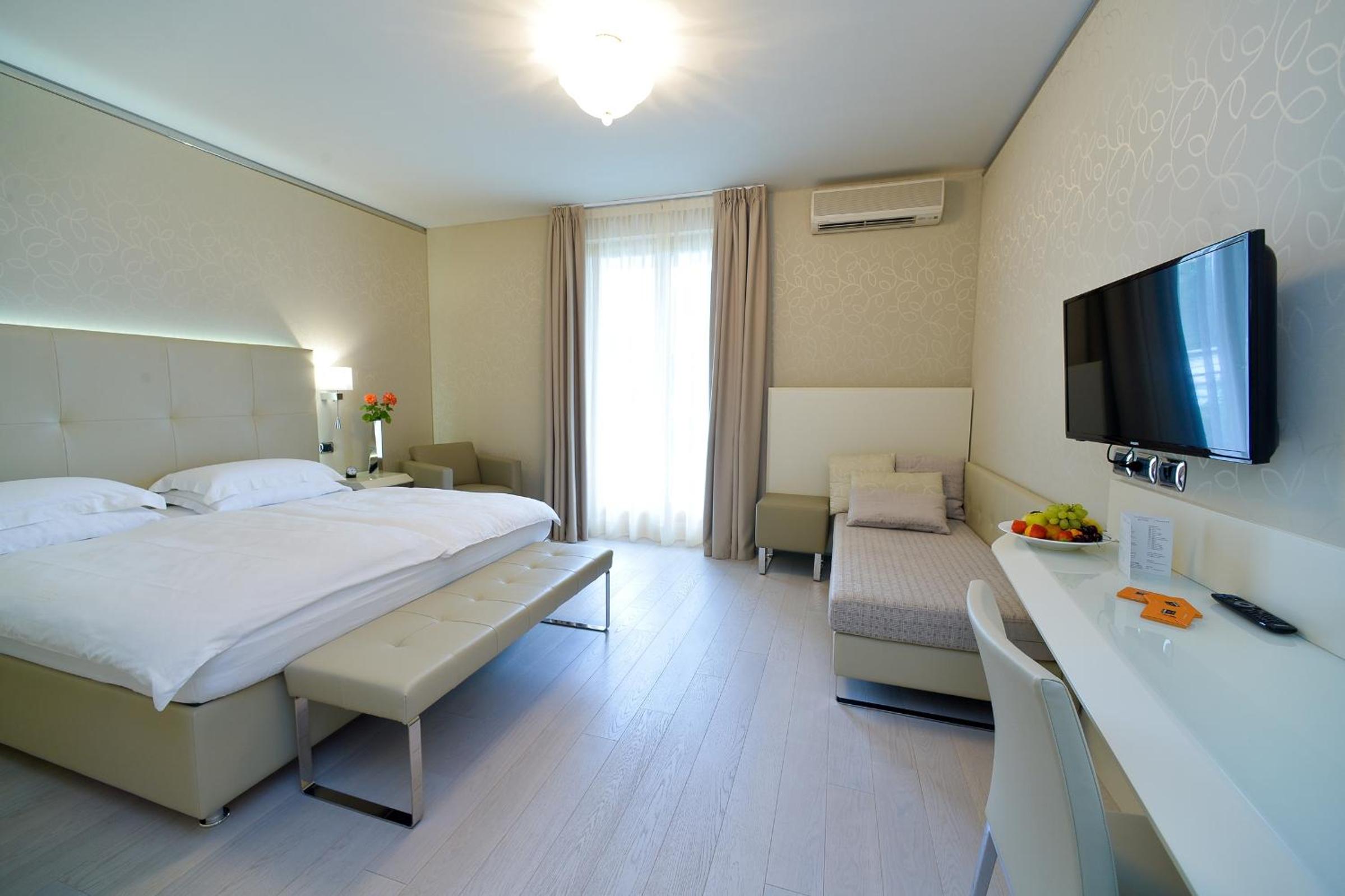Junior Suite, House, Partial Lake View