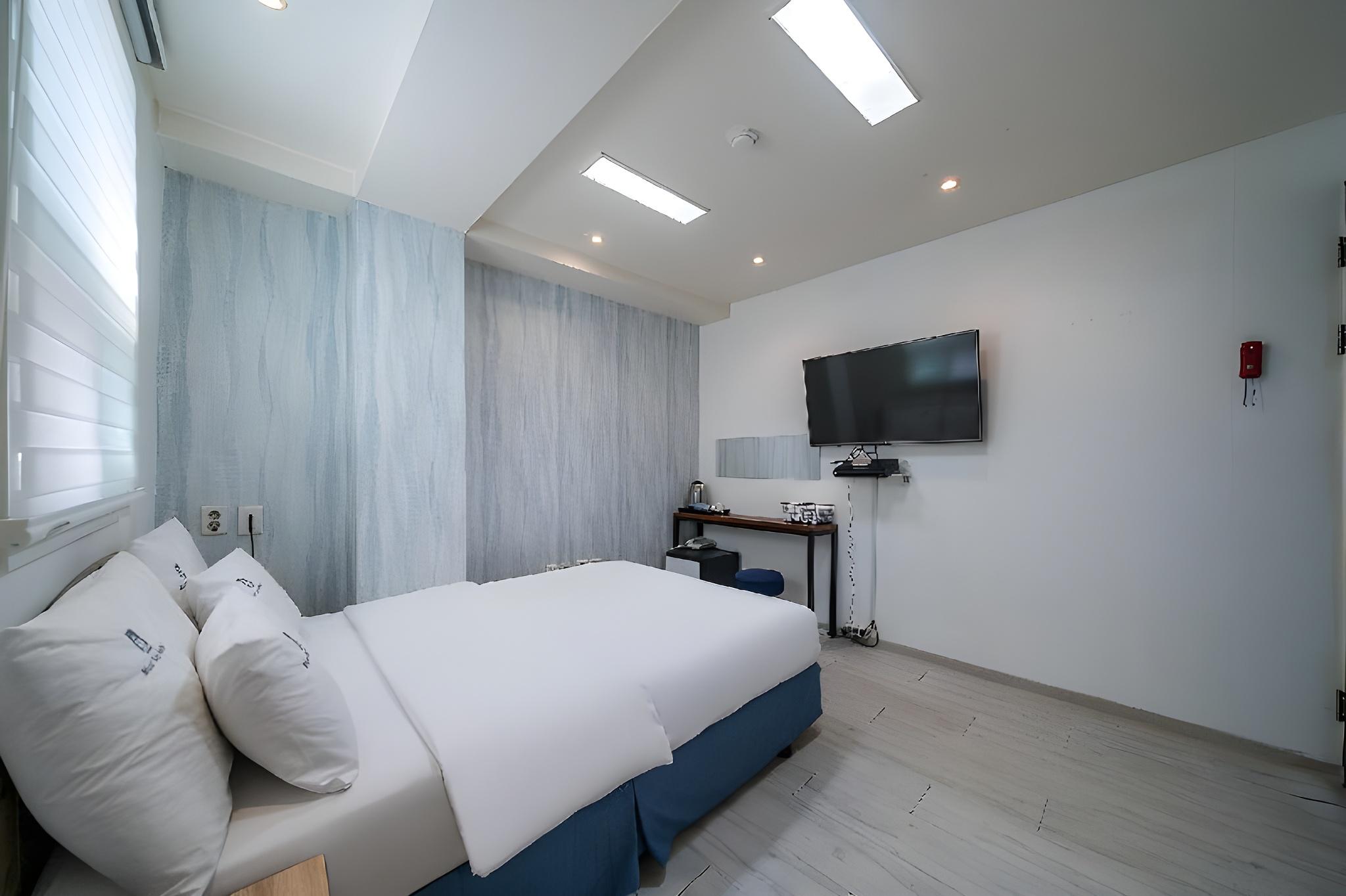 DELUXE, DOUBLE BED