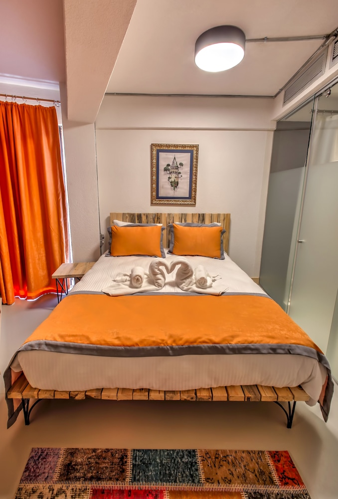 VAVIEN HOTEL 12/30
