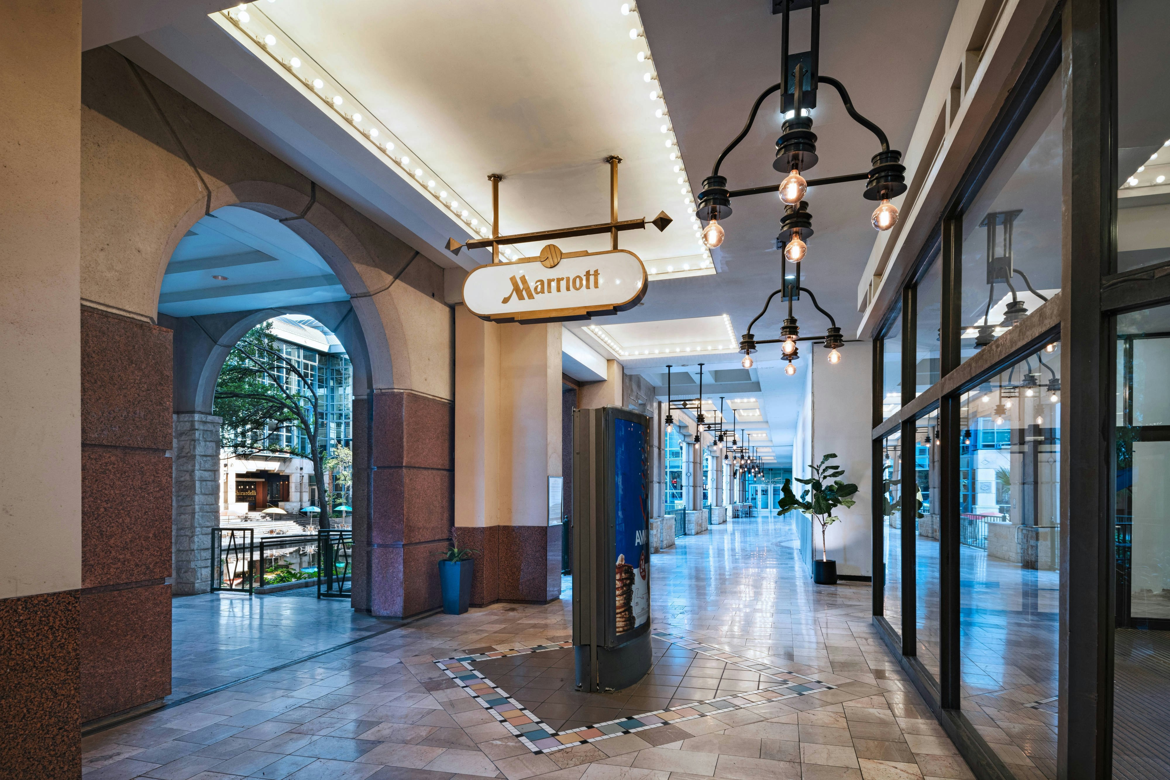 San Antonio Marriott Rivercenter on The River Walk 7/38