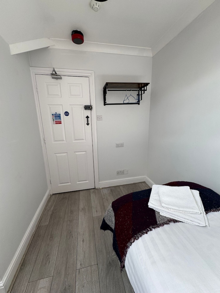Golders Park Hotel 33/65