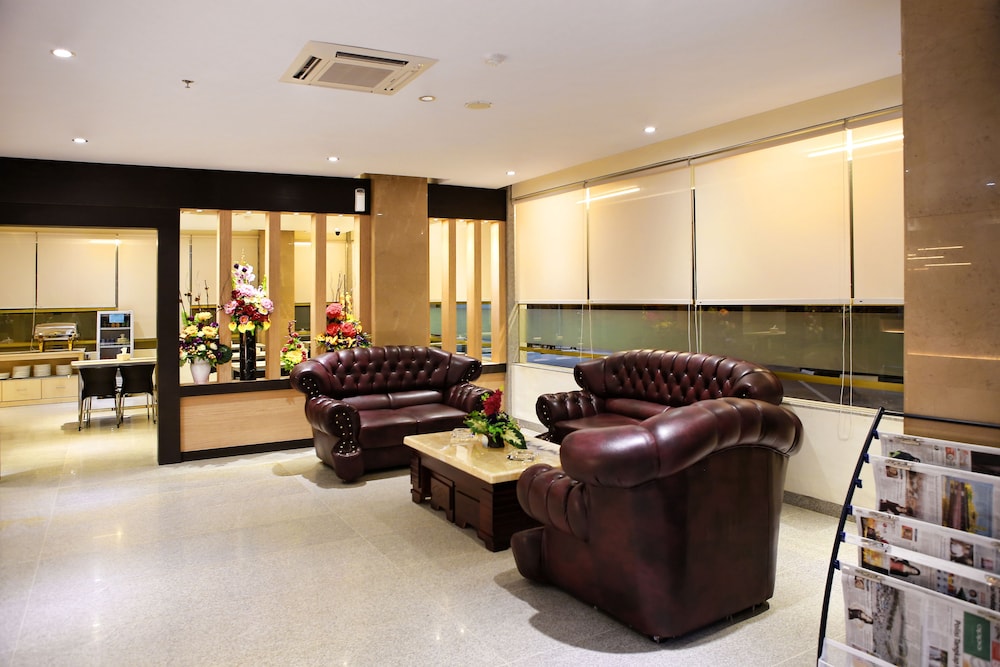 Aviari Hotel 16/17