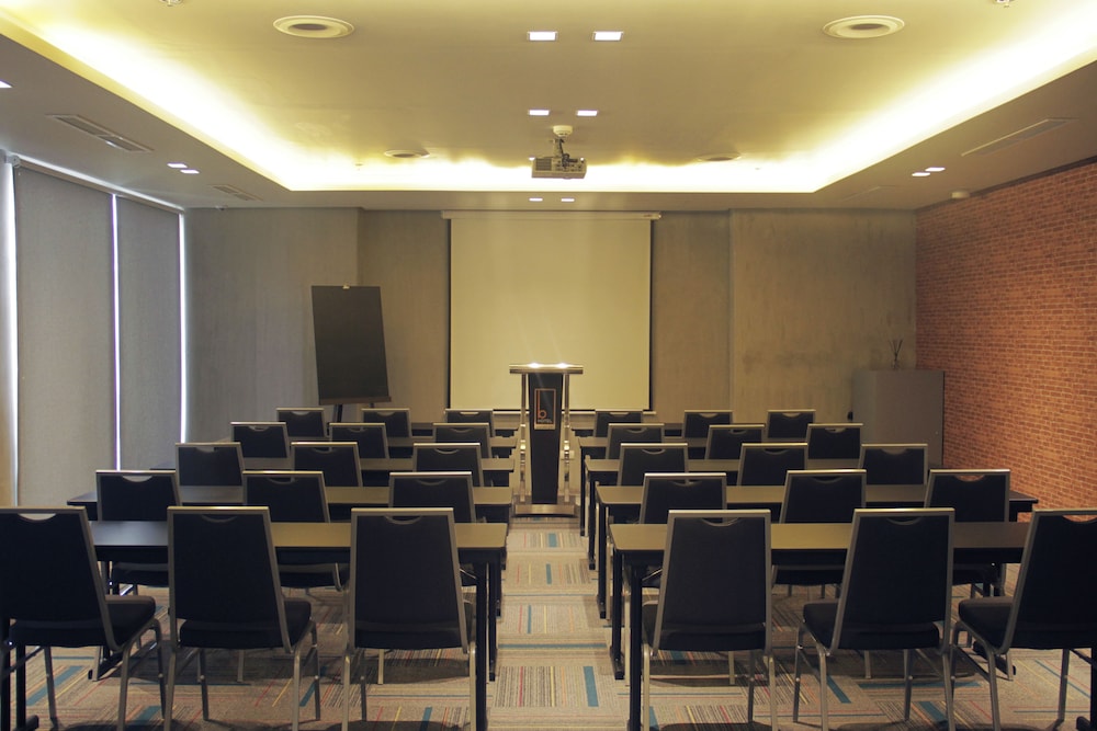 B Hotel Quezon City 33/39