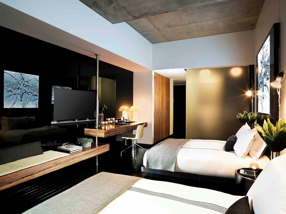 STUDIO, 2 QUEEN BEDS