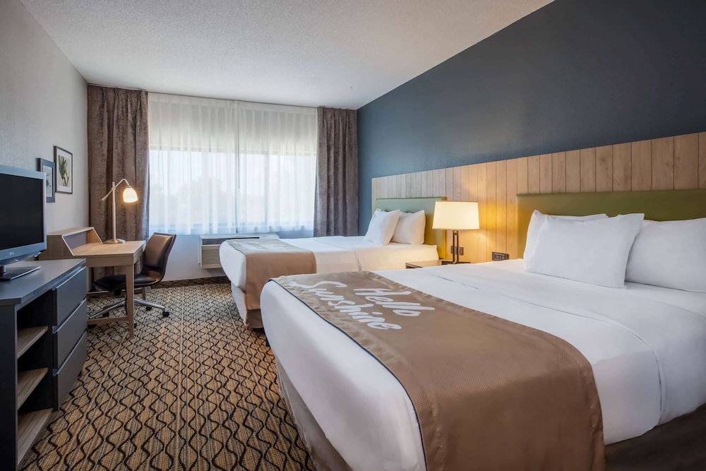 Days Inn & Suites by Wyndham Rochester Hills MI 8/31