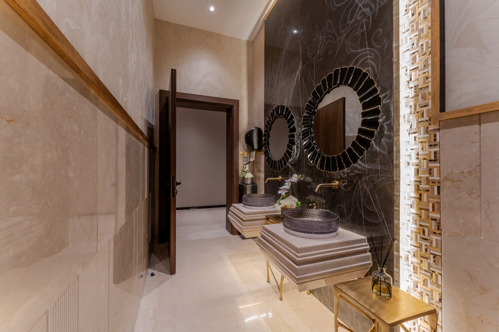 فندق ليلك بارك(Lilac Park Neom Highway Hotel Ex Lilac Park Hotel) 148/149