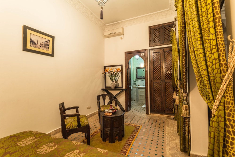 RIAD NASREEN 53/76