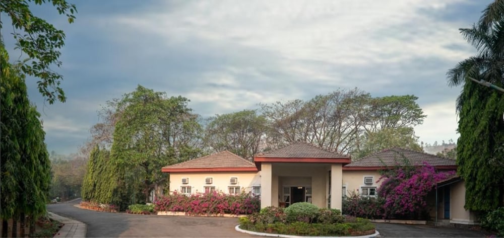Modis Resort 4/46